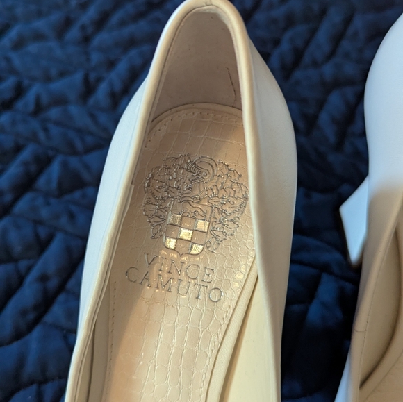 Vince Camuto Akenta Creamy White Flare Heel Pump - Picture 5 of 9